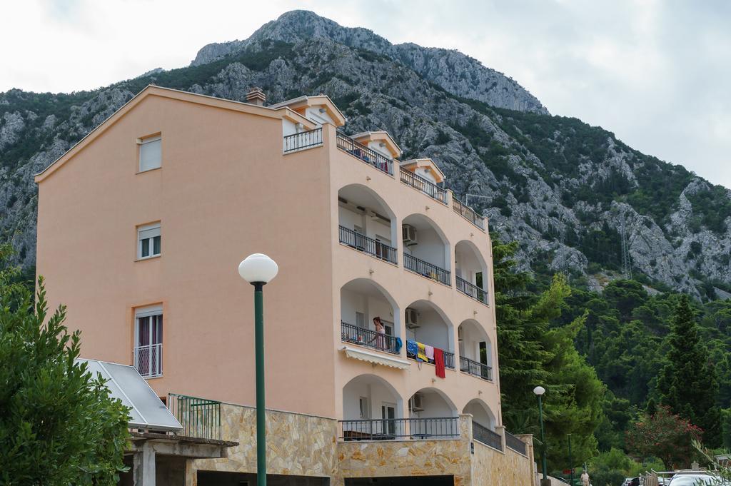 Apartments Grozdana Gradac  Buitenkant foto